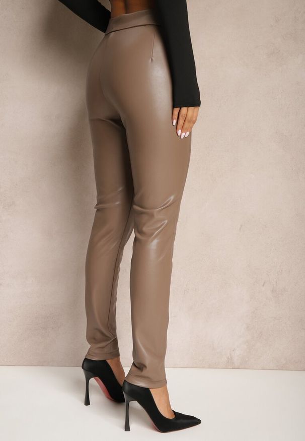 Renee - Beżowe Spodnie High Waist z Ekoskóry z Ozdobnym Suwakiem i Ociepleniem Ilanilith. Okazja: na co dzień. Stan: podwyższony. Kolor: beżowy. Styl: elegancki, casual