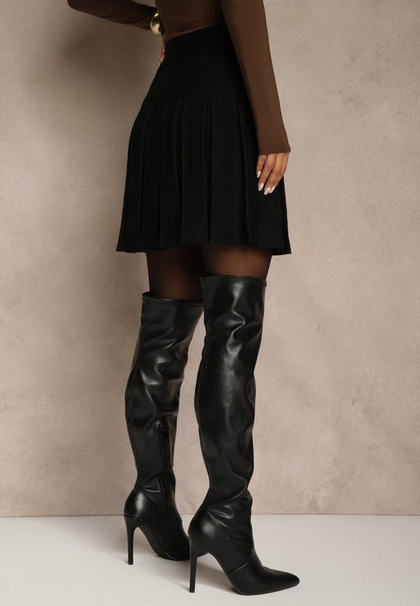 Renee - Czarna Spódnica High Waist z Wiskozą Zdobiona Plisami Coroxera. Stan: podwyższony. Kolor: czarny. Materiał: wiskoza. Wzór: aplikacja. Styl: elegancki