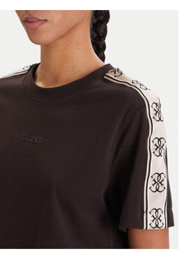 Guess T-Shirt V3RI08 I3Z14 Brązowy Regular Fit. Kolor: brązowy. Materiał: bawełna