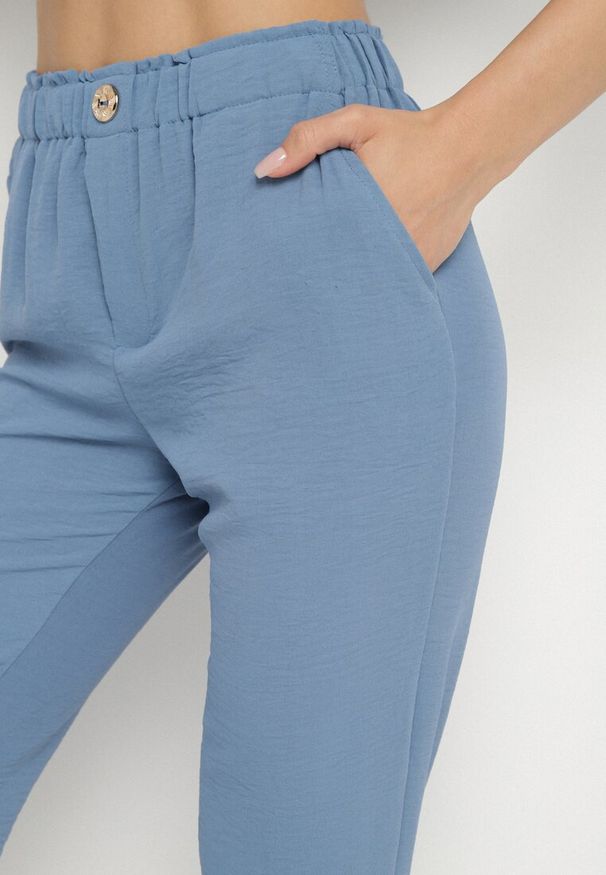 Born2be - Niebieskie Spodnie o Klasycznym Kroju z Gumką w Talii Tilunea. Okazja: na co dzień. Kolor: niebieski. Styl: klasyczny