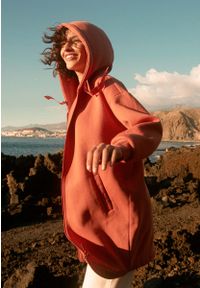 Volcano - Długa bluza rozpinana damska B-ZORIA. Okazja: na co dzień. Materiał: bawełna, poliester. Długość rękawa: bez rękawów. Długość: długie. Wzór: napisy. Styl: casual #1