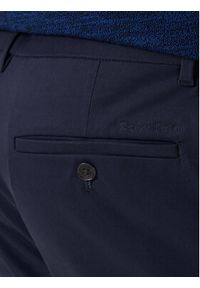 Calvin Klein Chinosy LV04LD613G Granatowy Slim Fit. Kolor: niebieski. Materiał: bawełna #4