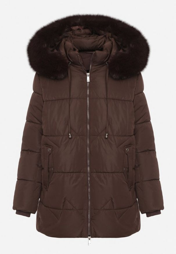 Born2be - Brązowa Pikowana Kurtka z Kapturem z Futerkiem w Klasycznym Stylu Mindrie. Okazja: na spacer, na co dzień. Typ kołnierza: kaptur. Kolor: brązowy. Materiał: futro. Wzór: aplikacja. Styl: klasyczny