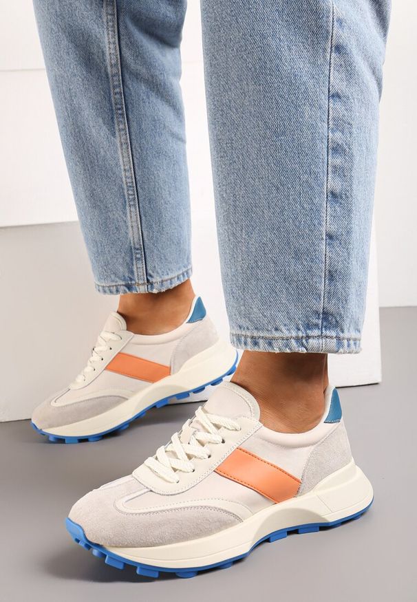 Renee - Pomarańczowe Sneakersy ze Skóry Naturalnej Ozdobione Wstawkami z Ekozamszu Xanthipe. Okazja: do pracy. Kolor: beżowy. Materiał: skóra. Wzór: aplikacja