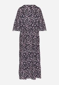 Born2be - Granatowo-Różowa Bawełniana Sukienka Rozkloszowana w Drobne Kwiatki z Chwostem Orrilva. Okazja: na imprezę, na co dzień. Typ kołnierza: dekolt w łódkę. Kolor: niebieski. Materiał: bawełna. Wzór: kwiaty. Sezon: wiosna. Styl: casual, elegancki #7