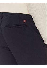 Napapijri Chinosy M-Puyo NP0A4H98 Granatowy Slim Fit. Kolor: niebieski. Materiał: bawełna #4