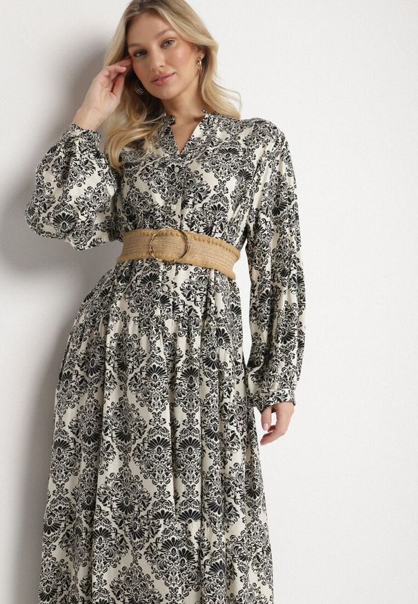 Born2be - Czarna Rozkloszowana Sukienka z Wiskozy w Ornamentalny Wzór Gonavina. Okazja: na co dzień. Typ kołnierza: dekolt w kształcie V. Kolor: czarny. Materiał: wiskoza. Długość rękawa: długi rękaw. Typ sukienki: oversize. Styl: casual, elegancki