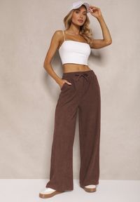 Renee - Brązowe Spodnie o Szerokim Kroju High Waist z Wiązaniem w Pasie Ettianne. Okazja: na co dzień. Stan: podwyższony. Kolor: brązowy. Styl: casual, elegancki