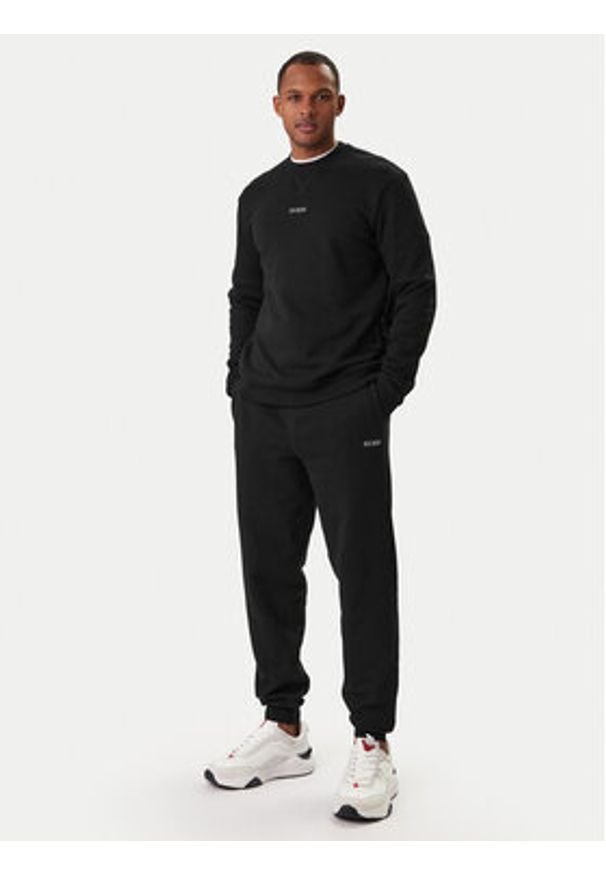 Guess Bluza Z6RQ19 KAIJ1 Czarny Regular Fit. Kolor: czarny. Materiał: bawełna