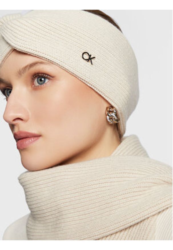 Calvin Klein Szalik Re-Lock K60K610415 Beżowy. Kolor: beżowy. Materiał: poliamid, materiał