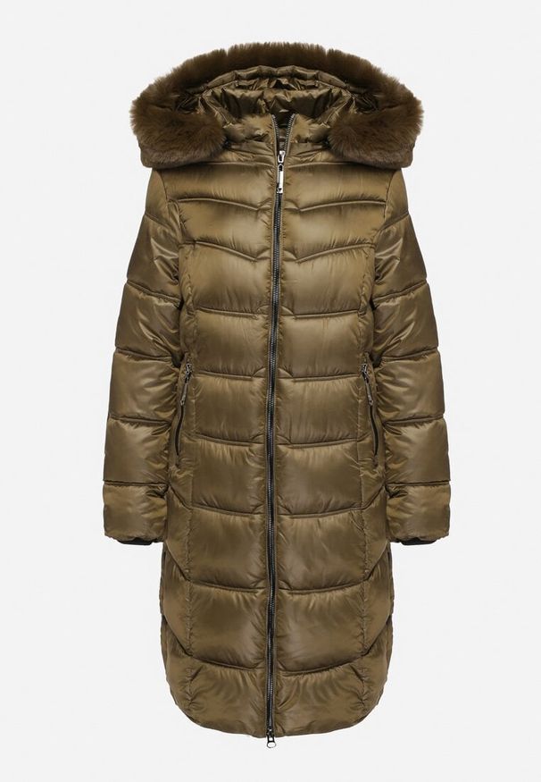 Born2be - Zielona Pikowana Kurtka Długa z Odpinanym Kapturem z Futrem i Rozcięciem na Napy Dennithra. Okazja: na co dzień, na spotkanie biznesowe, na spacer. Kolor: zielony. Materiał: futro. Długość: długie. Styl: sportowy, biznesowy, casual, elegancki