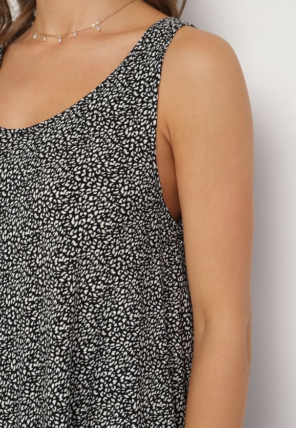 Born2be - Czarna Rozkloszowana Sukienka z Bawełny w Abstrakcyjny Wzór Ronive. Okazja: na co dzień. Kolor: czarny. Materiał: bawełna. Typ sukienki: rozkloszowane. Styl: casual, elegancki