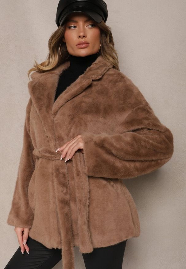 Renee - Brązowa Kurtka Dorima. Kolor: brązowy. Materiał: skóra, poliester, futro. Sezon: jesień, zima. Styl: elegancki