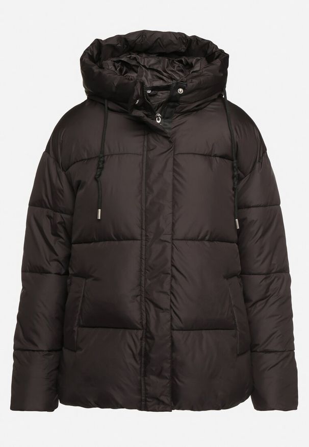 Born2be - Czarna Pikowana Kurtka o Pudełkowym Kroju z Kapturem i Kieszeniami Alissan. Typ kołnierza: kaptur. Kolor: czarny. Materiał: jeans. Sezon: zima