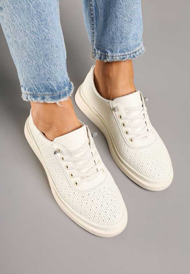Born2be - Beżowe Skórzane Sneakersy Ozdobione Aplikacją i Perforacją Taneorisa. Okazja: na co dzień. Kolor: beżowy. Materiał: skóra. Wzór: aplikacja