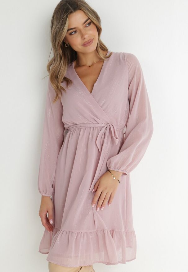 Born2be - Różowa Sukienka Pronestra. Kolor: różowy. Materiał: tkanina, materiał. Wzór: gładki. Typ sukienki: kopertowe. Styl: elegancki. Długość: mini