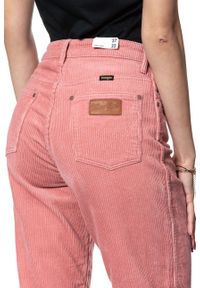 Wrangler - SPODNIE WRANGLER DAMSKIE MOM JEANS BRAND APRICOT W246UPP06. Stan: podwyższony. Materiał: jeans #4