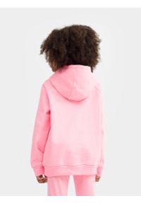 4f - Bluza dresowa nierozpinana z kapturem dziewczęca. Okazja: na co dzień. Typ kołnierza: kaptur. Kolor: różowy. Materiał: dresówka. Wzór: haft. Styl: casual #2