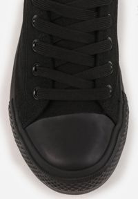 Born2be - Czarne Lekkie Trampki Vices Przed Kostkę Elletri. Okazja: na co dzień. Wysokość cholewki: przed kostkę. Kolor: czarny. Materiał: jeans. Obcas: na płaskiej podeszwie. Styl: casual, klasyczny, sportowy #7