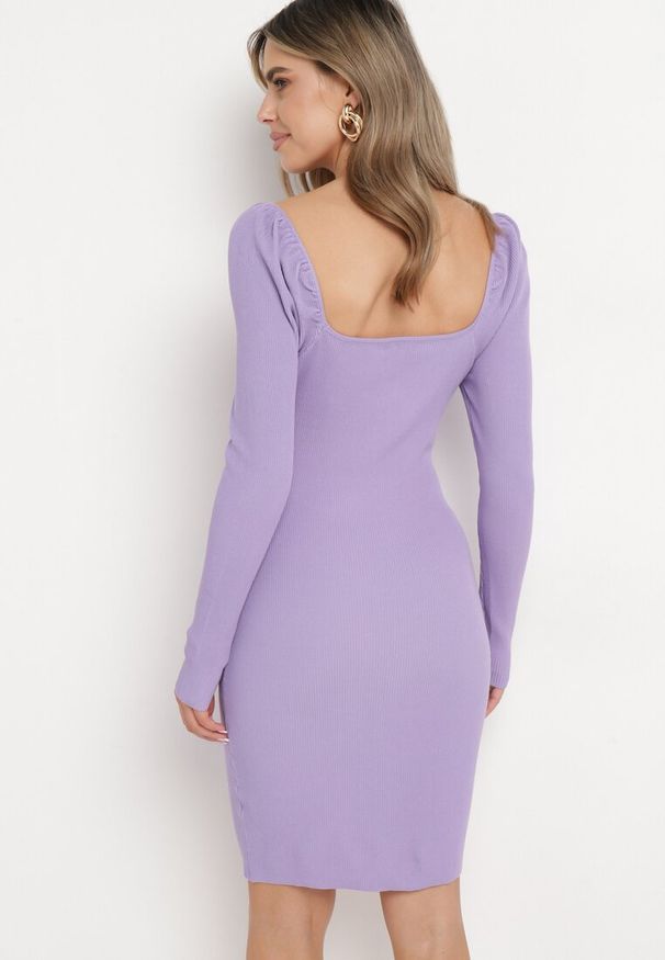 Born2be - Fioletowa Sukienka Mini z Prążkowanego Materiału z Wycięciem i Wiązaniem Cerdosja. Kolor: fioletowy. Materiał: prążkowany, materiał. Długość: mini