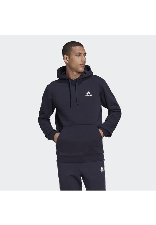 Adidas - Essentials Fleece Hoodie. Typ kołnierza: kaptur. Kolor: wielokolorowy, biały, niebieski