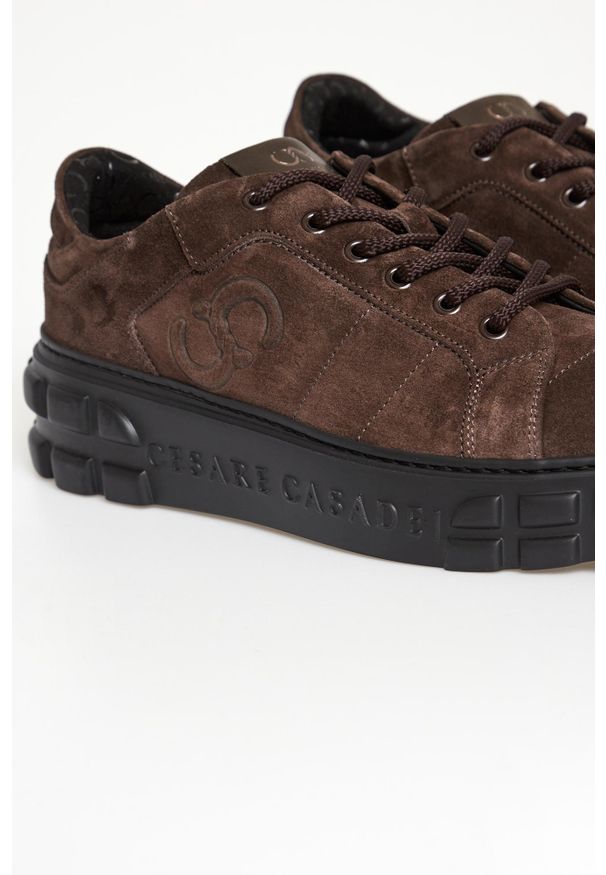 Sneakersy męskie zamszowe CESARE CASADEI. Materiał: zamsz