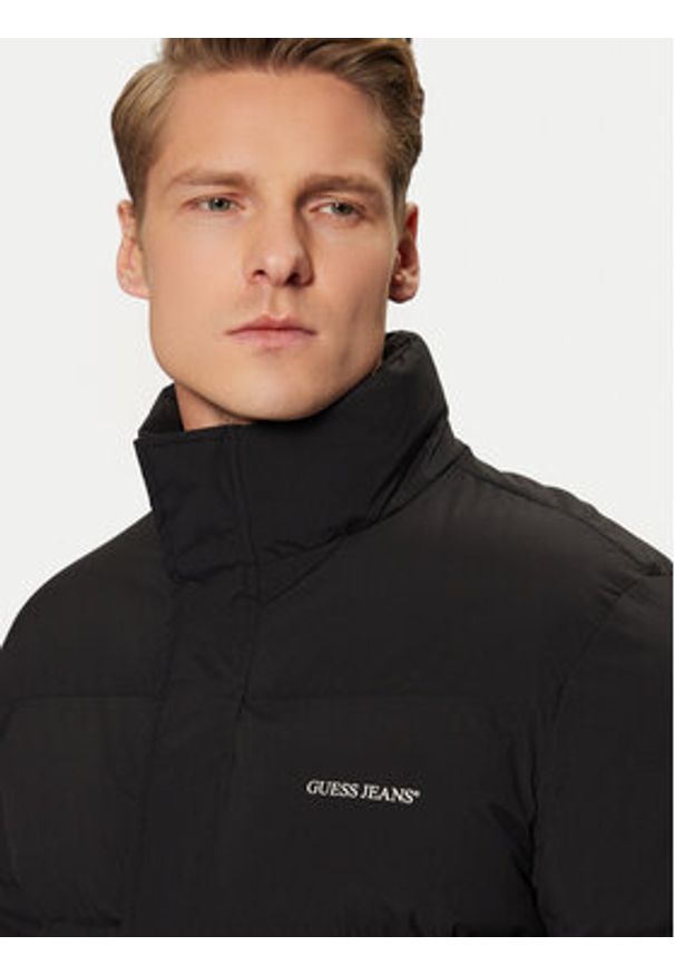 Guess Jeans Kurtka zimowa M4BL20 WGII2 Czarny Regular Fit. Kolor: czarny. Materiał: syntetyk. Sezon: zima