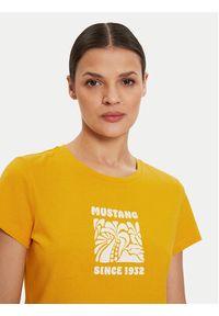 Mustang T-Shirt Loa 1015162 Żółty Slim Fit. Kolor: żółty. Materiał: bawełna