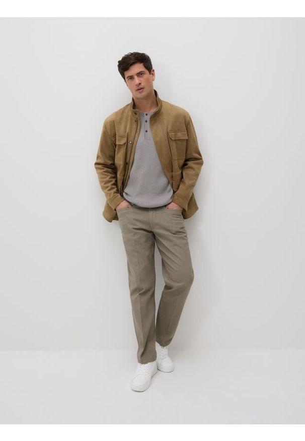 Reserved - Sweter henley - jasnoszary. Typ kołnierza: typu henley. Kolor: szary. Materiał: dzianina