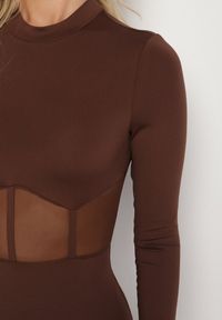 Born2be - Brązowa Dopasowana Sukienka Vices Ozdobiona Gorsetową Przezroczystą Górą Axerne. Typ kołnierza: dekolt gorset. Kolor: brązowy. Wzór: aplikacja. Typ sukienki: gorsetowe. Styl: elegancki, klasyczny #6