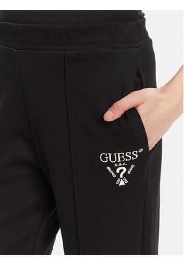 Guess Spodnie dresowe V5RB13 KC3D2 Czarny Regular Fit. Kolor: czarny. Materiał: bawełna, syntetyk