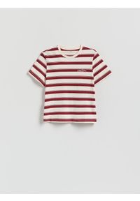 Reserved - T-shirt z haftem - Inny. Materiał: bawełna. Wzór: haft