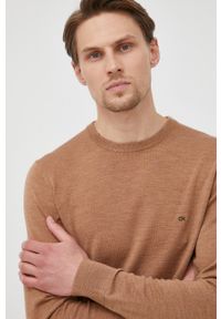 Calvin Klein - Sweter wełniany. Kolor: beżowy. Materiał: wełna
