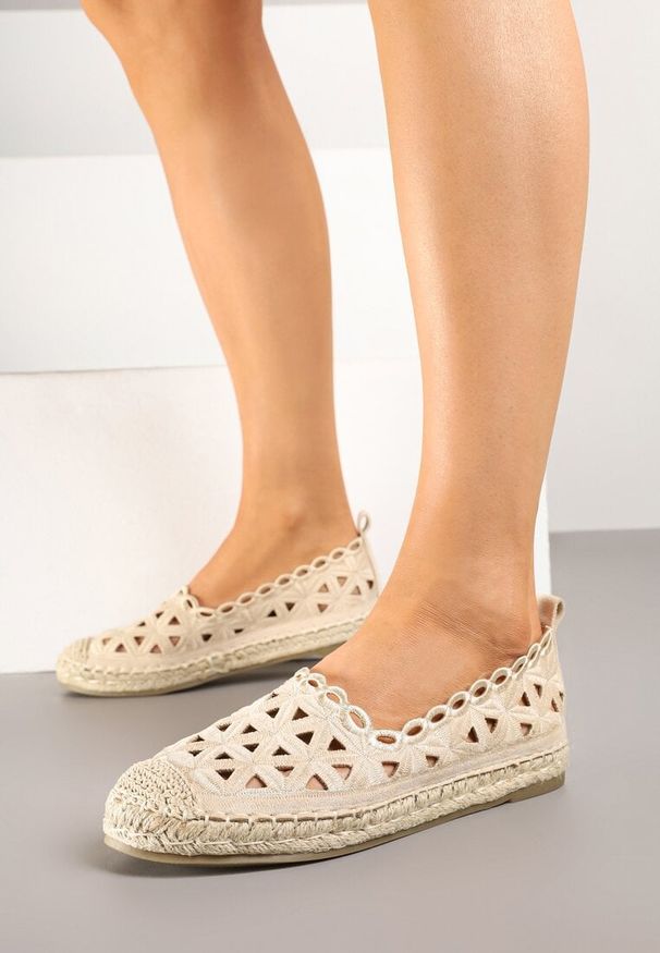 Born2be - Beżowe Espadryle Ażurową Cholewką i Plecionką Ismio. Okazja: na co dzień. Kolor: beżowy. Szerokość cholewki: normalna. Wzór: ażurowy. Styl: casual, elegancki