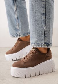 Renee - Ciemnobeżowe Sneakersy VICES na Platformie Typu Chunky Tassi. Zapięcie: sznurówki. Kolor: beżowy. Materiał: jeans, dzianina. Obcas: na platformie #1