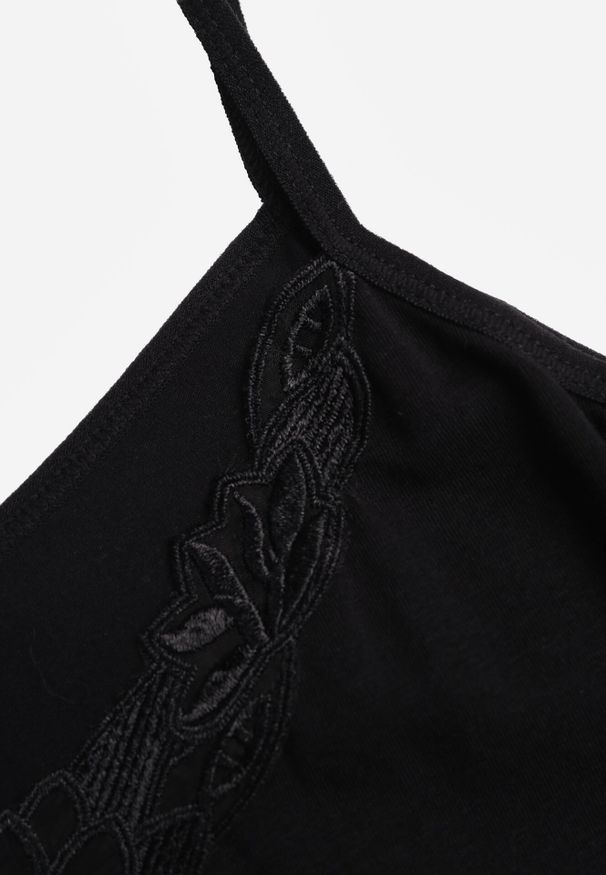 Born2be - Czarny Bawełniany Top na Ramiączkach z Ozdobną Koronką przy Dekolcie Berlisa. Kolor: czarny. Materiał: bawełna, koronka. Długość rękawa: na ramiączkach. Wzór: koronka