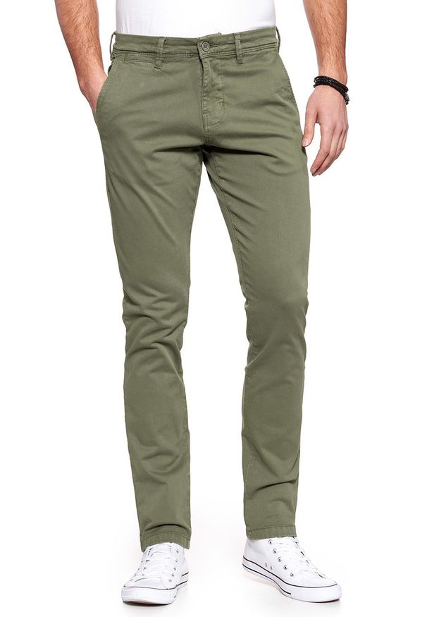 Mustang - MUSTANG SPODNIE MĘSKIE Classic Chino 1006674 6287. Materiał: materiał. Wzór: moro. Styl: militarny