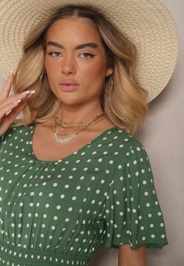 Renee - Zielona Bawełniana Sukienka o Rozkloszowanym Fasonie w Kropki Tolimirae. Okazja: na co dzień. Kolor: zielony. Materiał: bawełna. Długość rękawa: krótki rękaw. Wzór: kropki. Sezon: lato. Typ sukienki: rozkloszowane. Styl: casual
