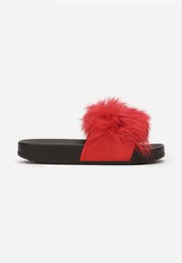 Renee - Czerwone Klapki Phrilia. Nosek buta: otwarty. Kolor: czerwony. Materiał: jeans, futro, guma, koronka. Wzór: aplikacja, koronka. Sezon: lato #5