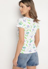 Born2be - Biało-Zielony Bawełniany T-shirt Ozdobiony Nadrukiem Zarice. Okazja: na co dzień. Kolor: biały. Materiał: bawełna. Wzór: aplikacja, nadruk. Styl: klasyczny, casual