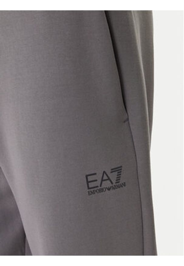 EA7 Emporio Armani Dres 7M001601 AF20845 U8086 Szary Regular Fit. Kolor: szary. Materiał: syntetyk, bawełna