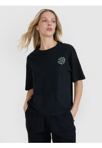 4f - 4F T-shirt oversize z nadrukiem damski - czarny L. Okazja: na co dzień. Kolor: czarny. Materiał: dzianina, bawełna, jersey. Długość rękawa: krótki rękaw. Długość: krótkie. Wzór: nadruk. Styl: klasyczny, sportowy, casual