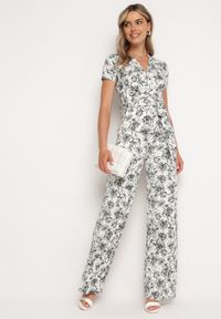 Born2be - Biało-Czarny Kombinezon w Kwiaty z Krótkim Rękawem i Dekoltem w Serek z Długimi Nogawkami Nestaanne. Okazja: na co dzień. Kolor: biały. Materiał: jeans. Długość rękawa: krótki rękaw. Długość: krótkie. Wzór: kwiaty. Styl: wizytowy, casual, elegancki #2