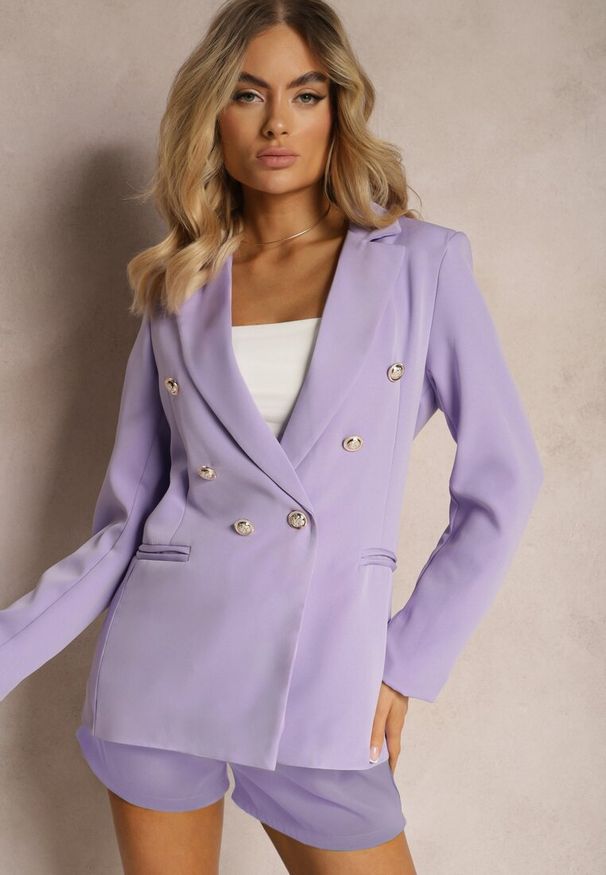 Renee - Fioletowa Marynarka Timatea. Kolor: fioletowy. Materiał: satyna. Długość rękawa: długi rękaw. Długość: długie. Styl: wizytowy, elegancki