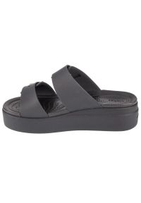 Klapki Crocs Brooklyn Low Wedge Sandal 207431-001 czarne. Kolor: czarny. Wzór: paski. Obcas: na koturnie. Wysokość obcasa: średni #3