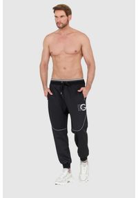 Dolce and Gabbana - DOLCE & GABBANA Czarne spodnie dresowe z dużym logo. Kolor: czarny. Materiał: poliester #5