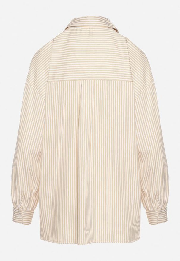 Born2be - Beżowa Koszula Zapinana na Guziki z Kieszonką Uloedri. Okazja: na co dzień, na spotkanie biznesowe. Kolekcja: plus size. Kolor: beżowy. Materiał: jeans. Długość rękawa: długi rękaw. Długość: długie. Styl: casual, biznesowy, klasyczny