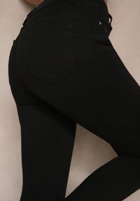 Renee - Czarne Spodnie Skinny Tenyrea. Kolor: czarny. Materiał: jeans. Długość: długie. Wzór: aplikacja. Styl: klasyczny