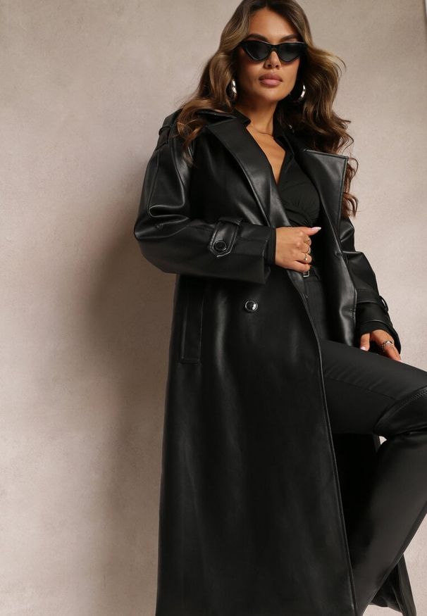 Renee - Czarny Płaszcz Dwurzędowy z Ekoskóry z Wiązaniem w Pasie i Wsuwanymi Kieszeniami Lihova. Kolor: czarny. Materiał: jeans. Styl: elegancki