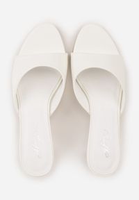 Renee - Białe Klapki Peep Toe na Niskiej Szpilce Carinatia. Okazja: na co dzień. Nosek buta: otwarty. Kolor: biały. Materiał: jeans. Styl: casual, elegancki #2